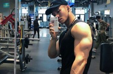 桂平肌肉男模(肌肉男模拟器)