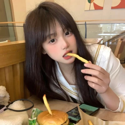桂平伴游女生李欣怡的资料