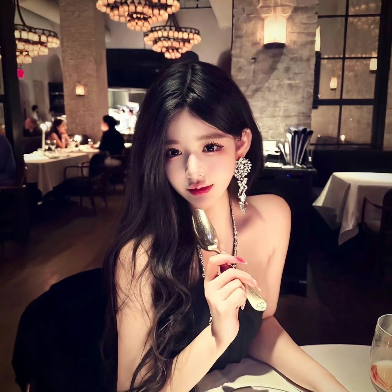 桂平伴游女生蓝盈盈的资料