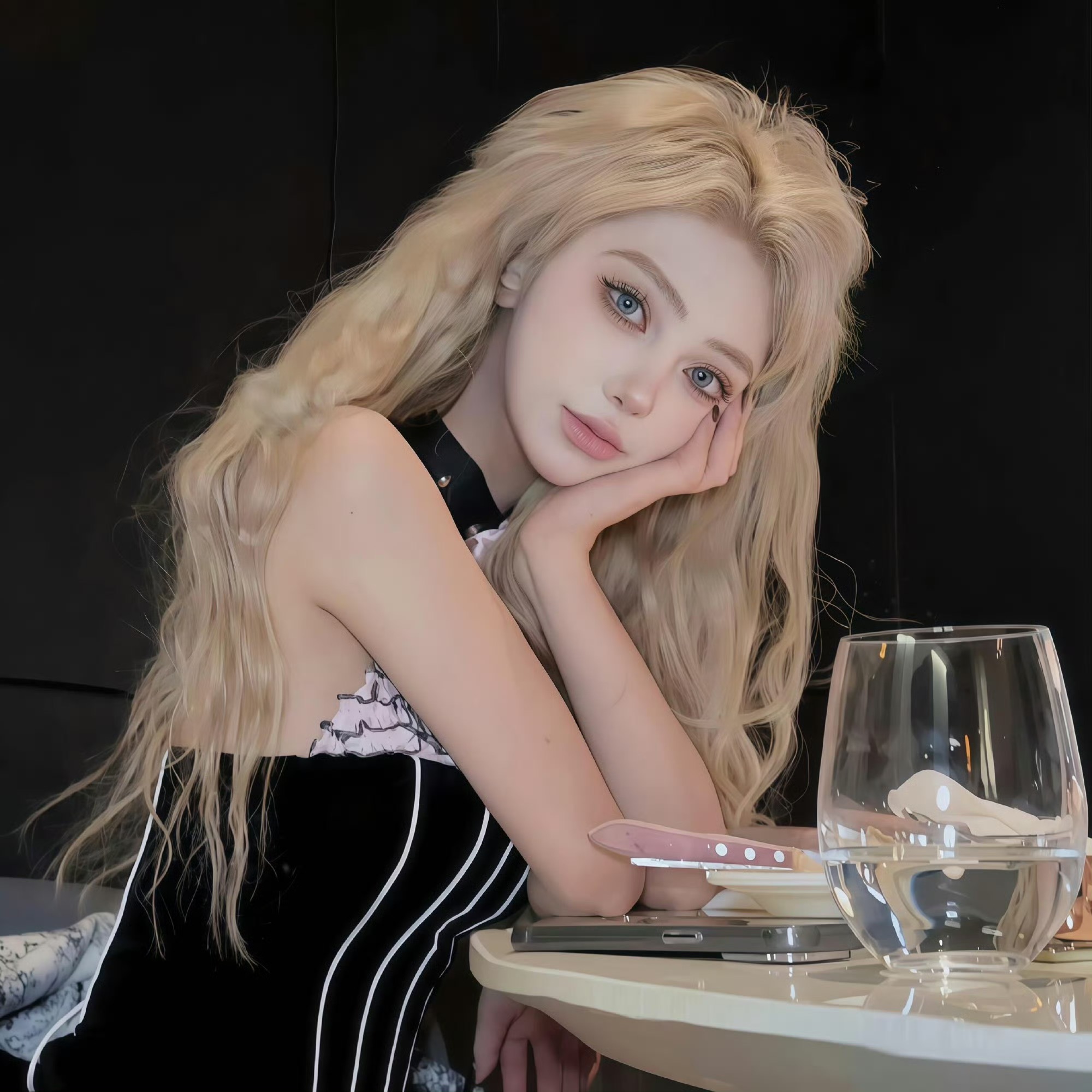 桂平伴游女生晨露的资料