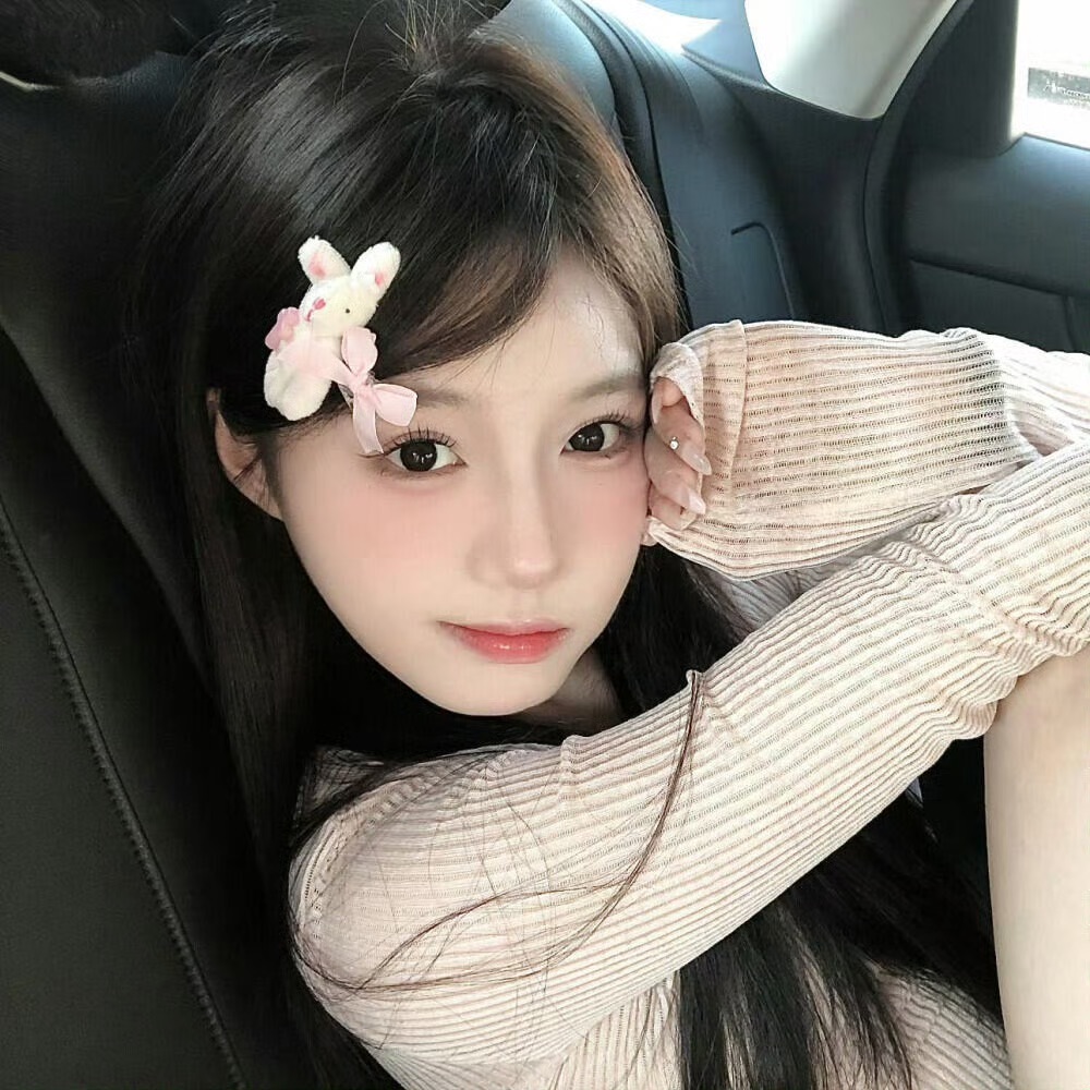 桂平伴游女生沈欣白的资料