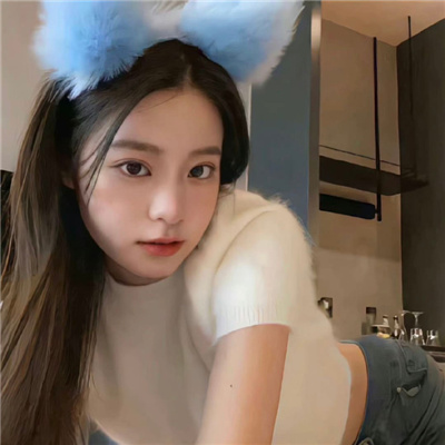 桂平伴游女生苦霞辉