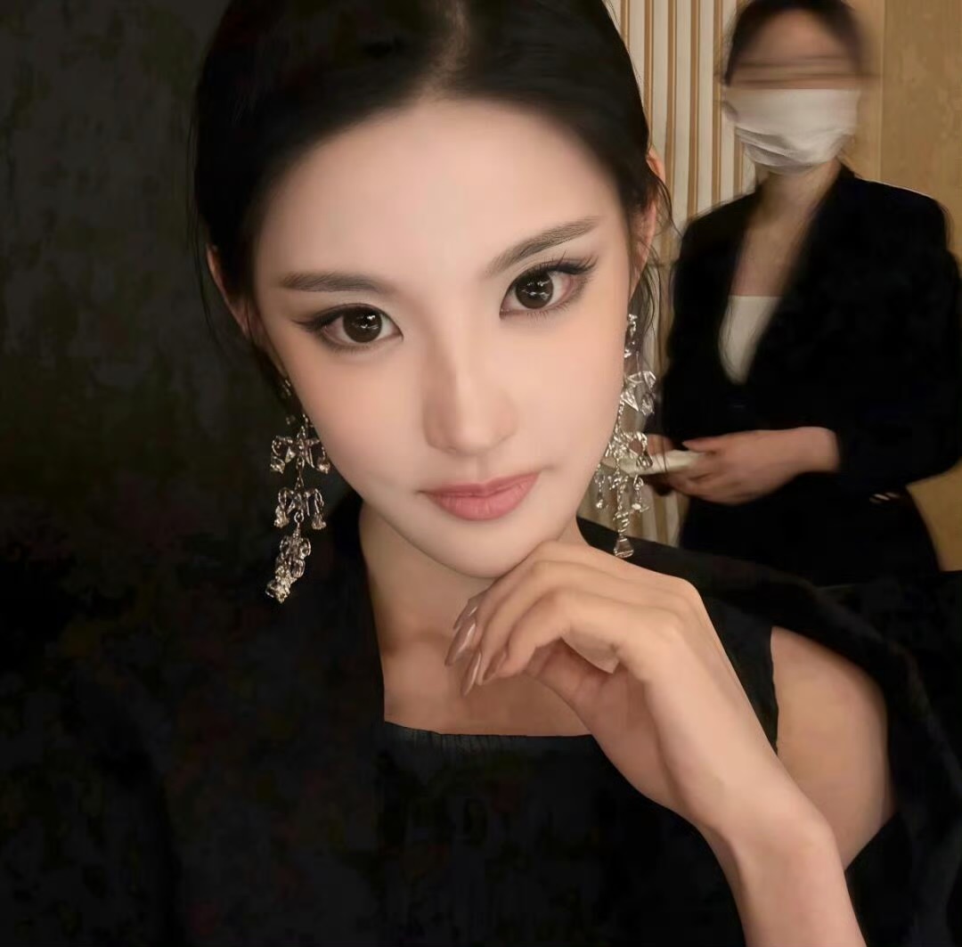 桂平伴游女生 | Isabella Chen的资料