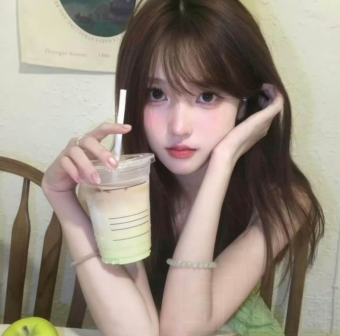 伴游女生温灵的资料